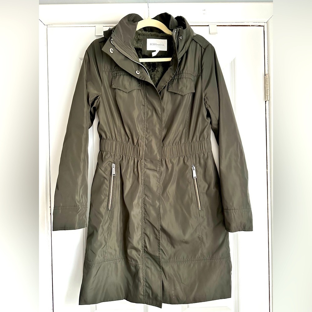 BCBGeneration Anorak Front Zip Dark Olive with packable hood in collar Sz XL
